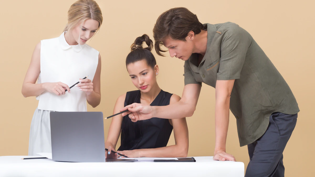 Entretien professionnel avec ordinateur portable, recrutement d'un agent de sécurité